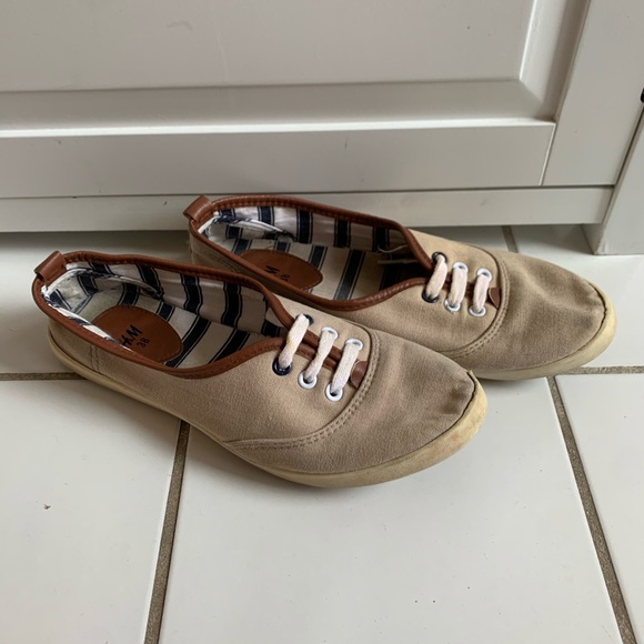 Lace-Up H&M Flats - Picture 2 of 4
